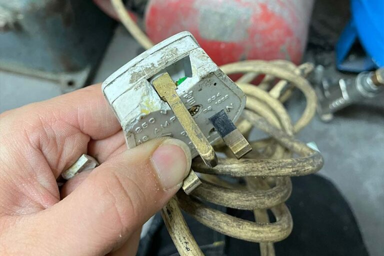 PAT tester faulty machinery plug